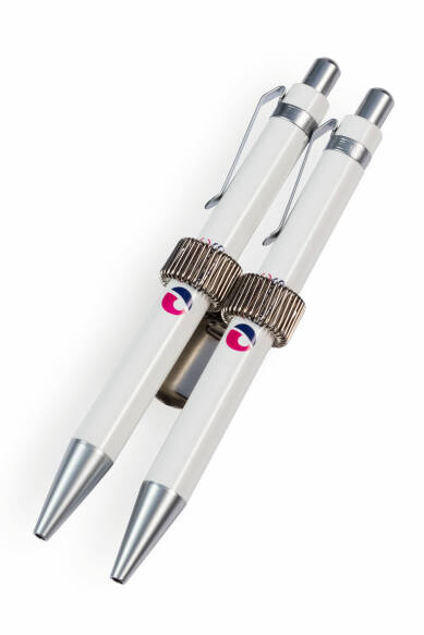 Uniform Stifthalter 1 Stück Edelstahl Dreifach-Loch-Stiftklammer verstellbar alle Stifte Größe für Ärzte Krankenschwester 